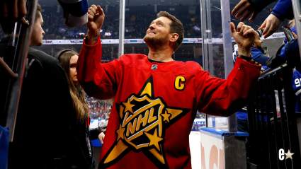 Impresionante video del interior de la casa de Michael Bublé que incluye una mirada poco común a la pista de hielo cubierta
