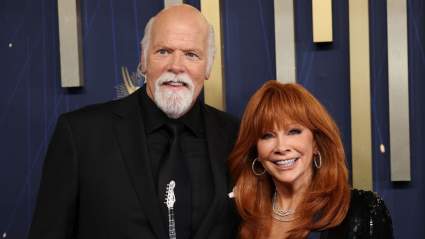 Reba McEntire revela nuevos detalles sobre su boda "poco tradicional" con Rex Linn
