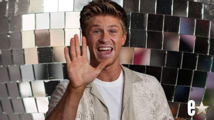 Vea el entusiasmo por la vida de Robert Irwin mientras nada en ropa interior y rueda por las dunas de arena.