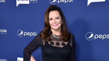 Patricia Altschul rinde homenaje a su querido mayordomo Michael Kelcourse con un sencillo homenaje navideño