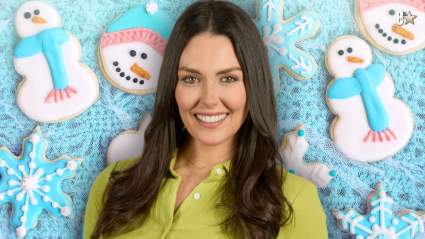 Cómo Taylor Cole se convirtió accidentalmente en la divertida mascota navideña de Hallmark (EXCLUSIVO)