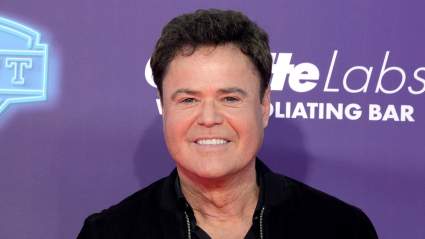 Donny Osmond deleita a un fan con un concierto sorpresa en un auto privado en un momento viral