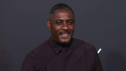 Idris Elba se burla juguetonamente de su papel en James Bond, despertando el entusiasmo de los fans.