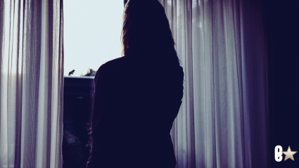 La estrella de 'Mad Men' revela valientemente su discapacidad neurológica