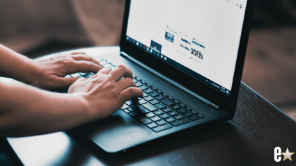 El escritor de 'Saturday Night Live' comparte una emotiva súplica para ayudar a encontrar a su hermana desaparecida