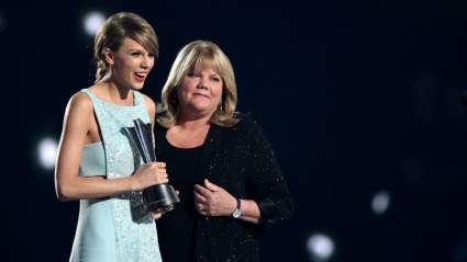 La única dulce razón por la que la madre de Taylor Swift quería que saliera con Travis Kelce