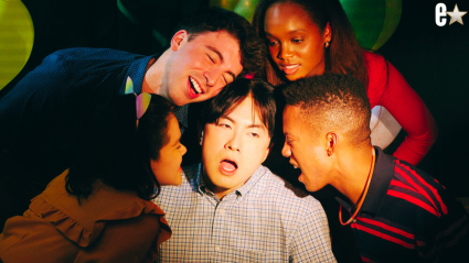 Una estrella favorita de los fans rinde homenaje a 'SNL' entre lágrimas tras 8 años en su último sketch: "Este es mi último turno".