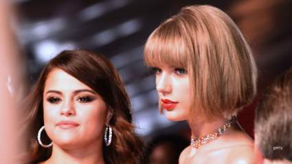 Taylor Swift y Selena Gomez vistas juntas en el primer partido de los Chiefs