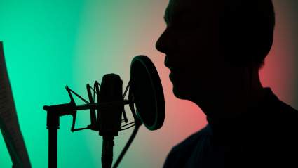 El actor ganador de un Emmy, "Voice Deity", falleció a los 66 años. Lo extrañaremos.