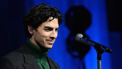 Joe Jonas se burla juguetonamente de un espectador que lo grabó intentando estacionar en paralelo durante 7 minutos: VIDEO