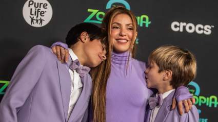 Shakira da la bienvenida con orgullo a sus hijos en el escenario para un momento familiar especial