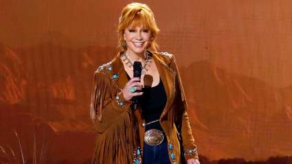 Vea el asombroso debut de Reba McEntire en el Opry en 1986