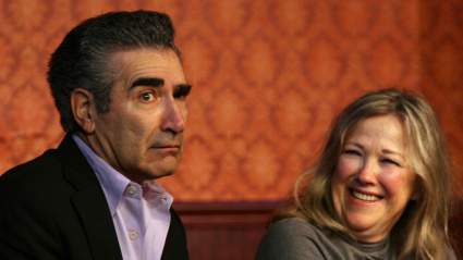 10 fotos conmovedoras de Catherine O'Hara y Eugene Levy que resaltan su amistad