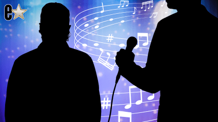 Ex mentor de "American Idol" se emociona en transmisión en vivo