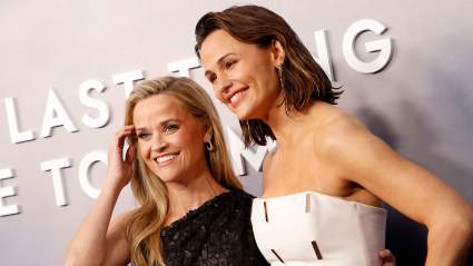 Reese Witherspoon se burla de su querida amiga Jennifer Garner en un video hilarante