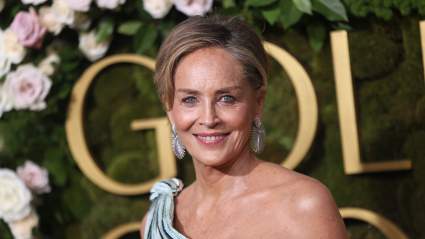 Sharon Stone, de 67 años, luce increíble con un vestido revelador y botas hasta el muslo: FOTOS
