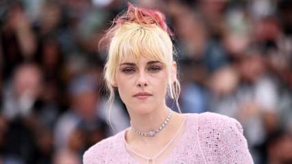 VER: Kristen Stewart sale con un vestido transparente y atrevido