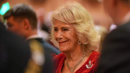 La reina Camila revela con valentía que fue agredida en un tren cuando era adolescente