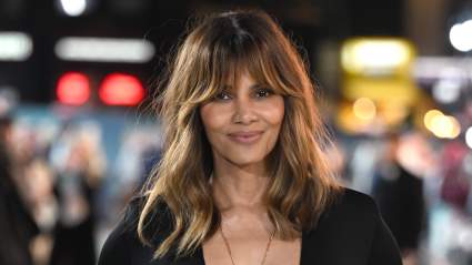 Halle Berry deslumbra en el estreno estelar de 'Crime 101' en Londres