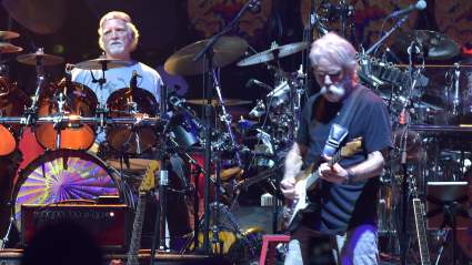 El baterista de Grateful Dead reflexiona sobre sus primeros días con Bob Weir en un extenso homenaje