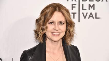 Jenna Fischer, estrella de 'The Office', comparte un nuevo corte de pelo en medio de su lucha contra el cáncer.