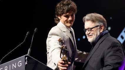 El querido director de 'Frankenstein', Guillermo del Toro, hace una declaración vulnerable sobre el fallecimiento de su hermano.