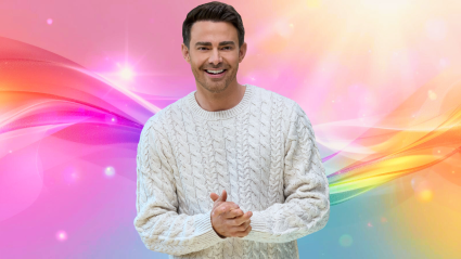 Los fans y las estrellas de Hallmark se emocionan al ver a Jonathan Bennett celebrar el gran honor: "Muy agradecido".