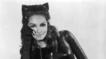El ícono de Catwoman hace una rara aparición pública: Mírala ahora a los 92 años