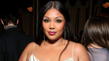 Lizzo recibe elogios al lucir un minivestido tras una pérdida de peso significativa.