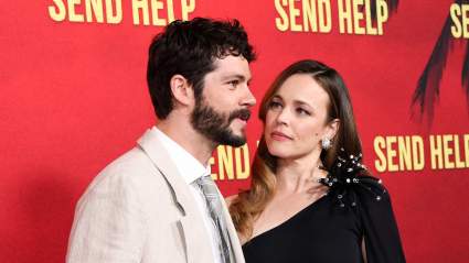 La nueva película de Rachel McAdams y Dylan O'Brien debuta con excelentes críticas.