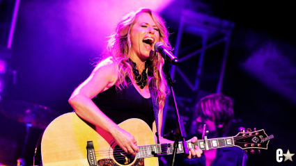 Ícono de la música country de los 90 sorprende a sus fans con fotos en bikini a los 60: "Siempre hermosa"