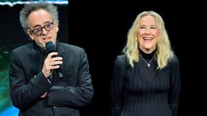Tim Burton rinde un desgarrador homenaje a Catherine O'Hara: "Te amo"