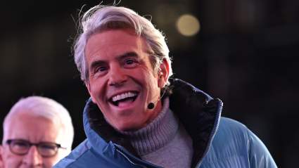Andy Cohen comparte una emotiva foto tras una Nochevieja alocada en directo.