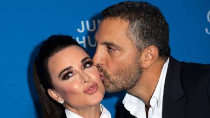 Kyle Richards y Mauricio Umansky sorprenden a sus fans con su comportamiento en la fiesta de fin de año