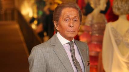 La estrella de 'Fear the Walking Dead' rinde homenaje a Valentino Garavani con una emotiva publicación