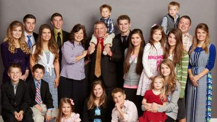 Lawson, protagonista de 'Bringing Up Bates', defiende a su hermana Katie en medio de una crisis familiar.