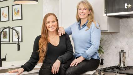 Tras la ruptura que puso fin a la serie, Mina Starsiak Hawk afirma que las cosas están mejorando para ella y su madre, Karen E. Laine.