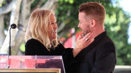 VER: El emotivo discurso de Catherine O'Hara por la estrella de Macaulay Culkin en el Paseo de la Fama de Hollywood