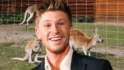 Robert Irwin se lleva el trofeo Mirrorball de DWTS a casa para mostrárselo a los animales de su zoológico: [Video]