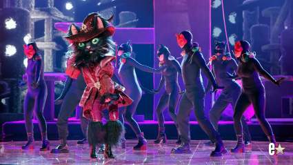 Pistas y conjeturas sobre la bruja gata en el estreno de 'The Masked Singer'