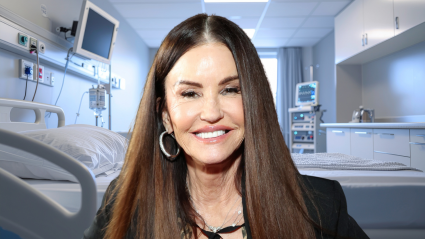 Janice Dickinson revela con valentía las graves lesiones faciales sufridas tras un accidente en un reality show: "Desfigurada".