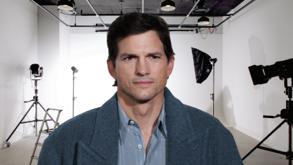 Ashton Kutcher revela con valentía la brutal razón por la que lo despidieron de su trabajo como modelo.