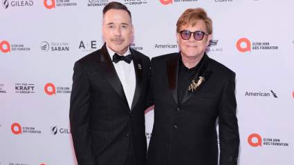 Los hijos de Elton John y David Furnish lucen adultos en una rara foto familiar