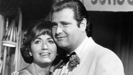 FOTO: Dentro de la boda de los íconos fallecidos Rob Reiner y Penny Marshall
