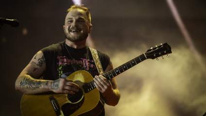 Superestrella de la música country sorprende a sus fans con un invitado sorpresa durante su actuación en el Super Bowl