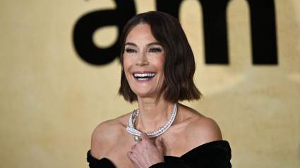 Teri Hatcher, de 61 años, comparte videos sin maquillaje que resaltan su belleza natural.