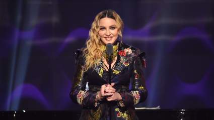 VIDEO: Madonna, de 67 años, baila una de sus canciones más antiguas en lencería y abrigo de piel