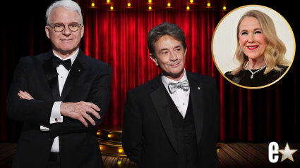VER: Steve Martin y Martin hacen una breve pausa en el show en vivo para honrar a Catherine O'Hara horas después de su fallecimiento