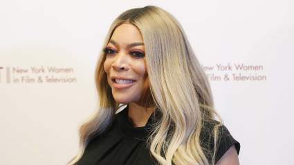 Wendy Williams es vista sonriendo en raras fotos familiares