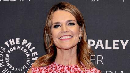 El sheriff dice que se cree que Nancy Guthrie, la madre desaparecida de Savannah Guthrie, está viva mientras continúa la búsqueda.